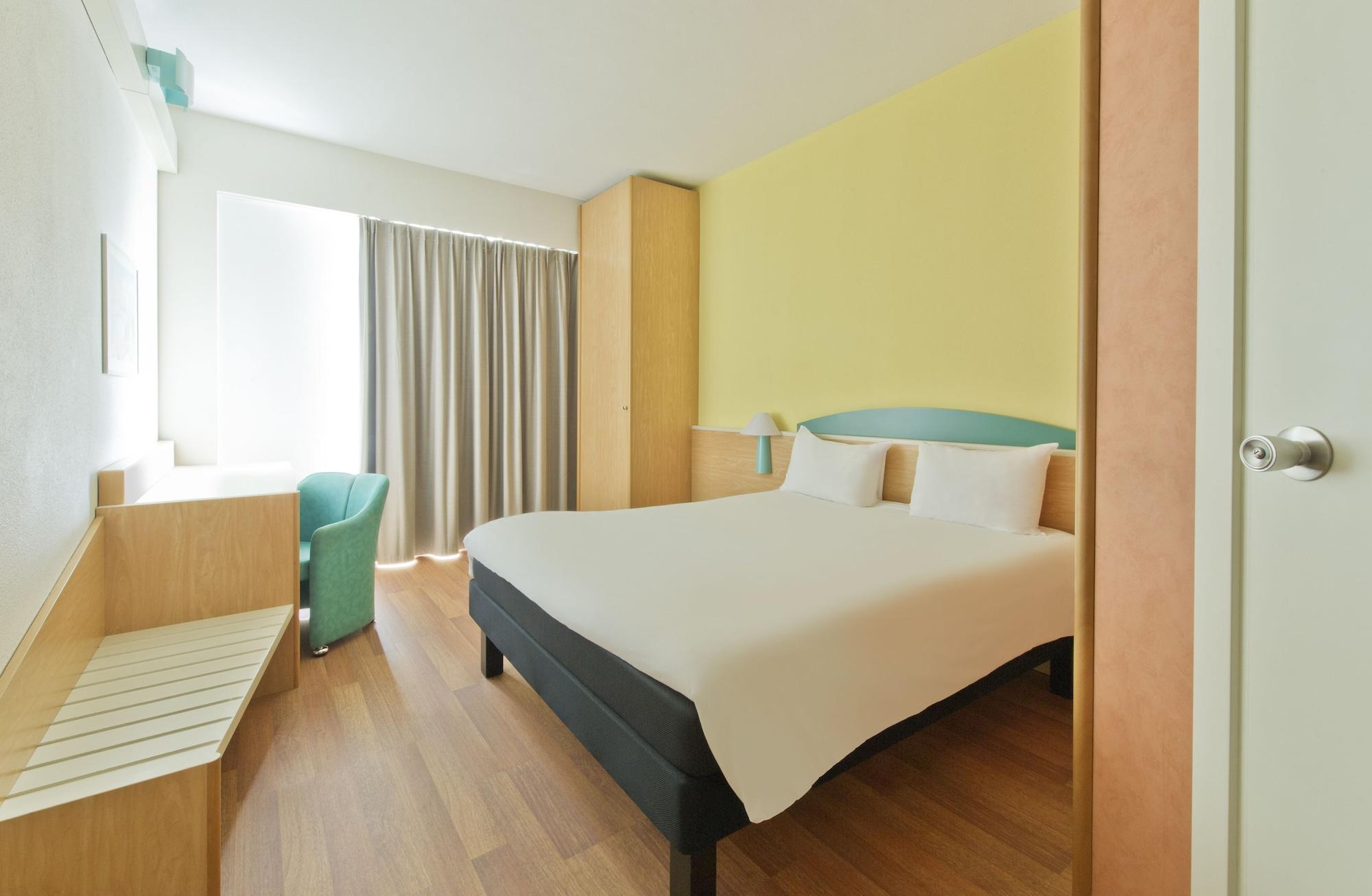 Hotel Ibis Firenze Prato Est Campi Bisenzio Bagian luar foto