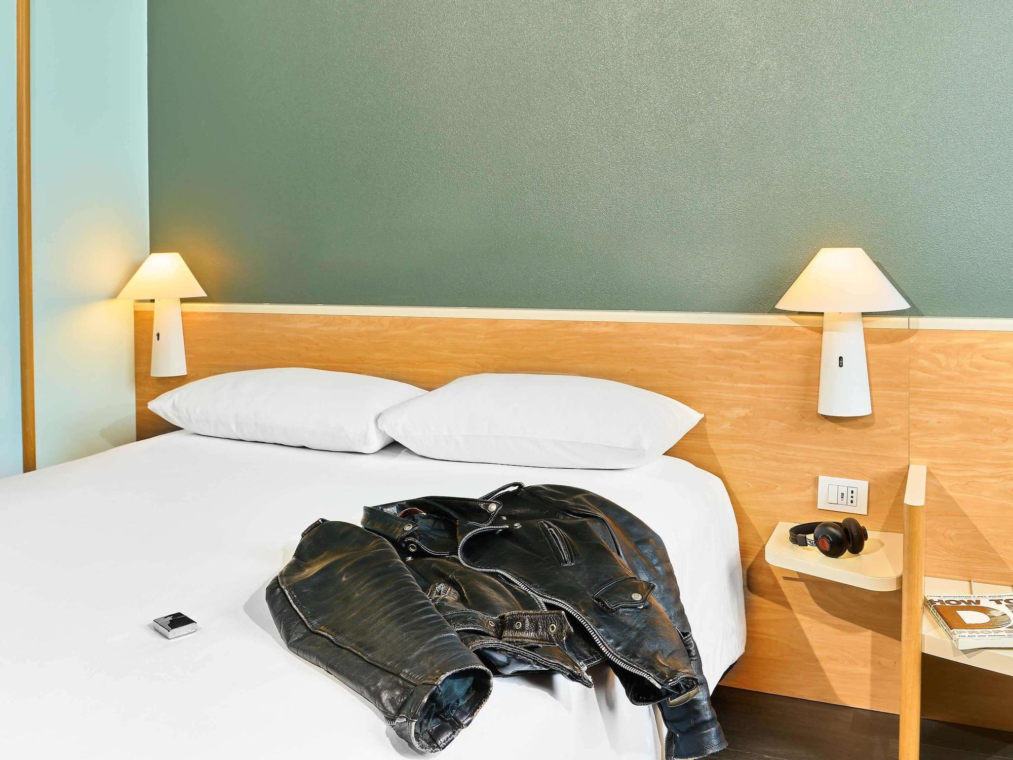 Hotel Ibis Firenze Prato Est Campi Bisenzio Bagian luar foto