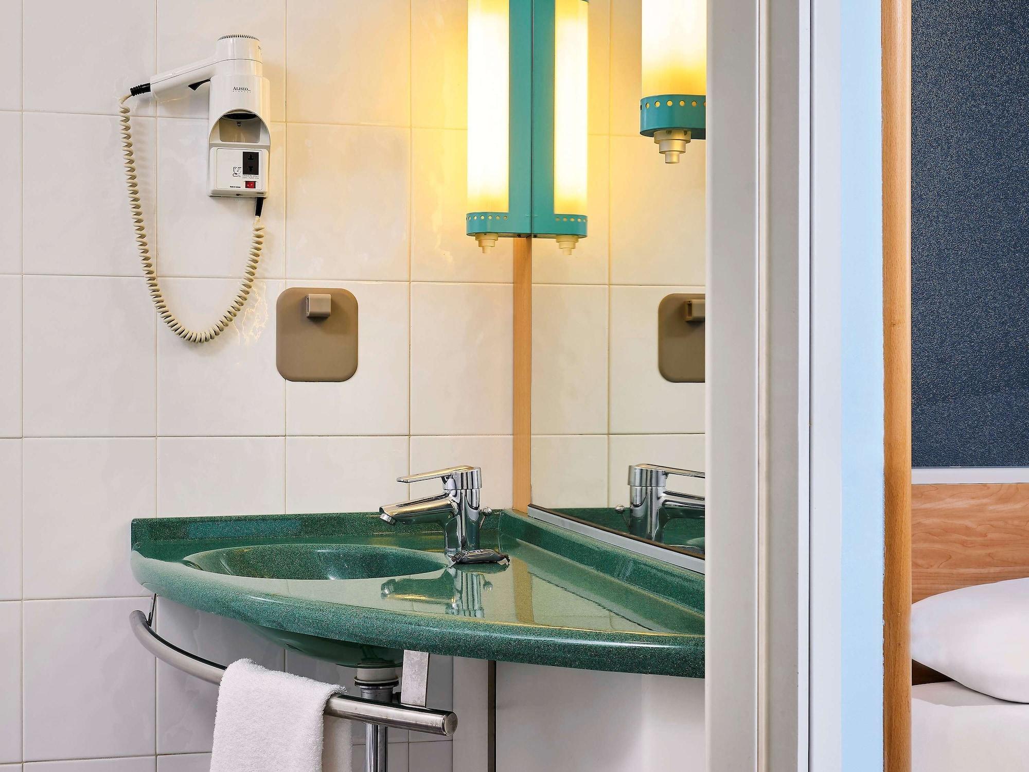 Hotel Ibis Firenze Prato Est Campi Bisenzio Bagian luar foto