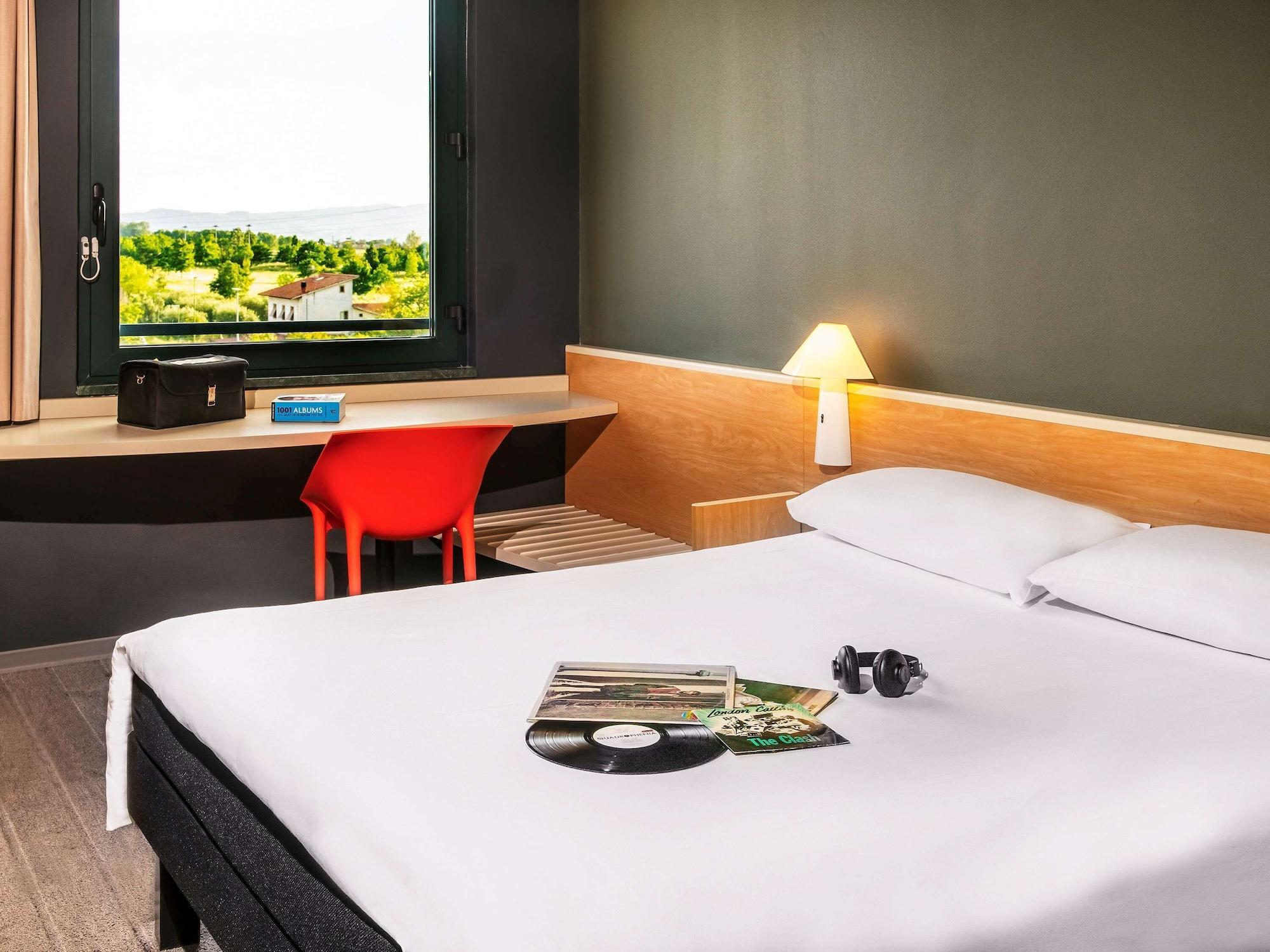 Hotel Ibis Firenze Prato Est Campi Bisenzio Bagian luar foto