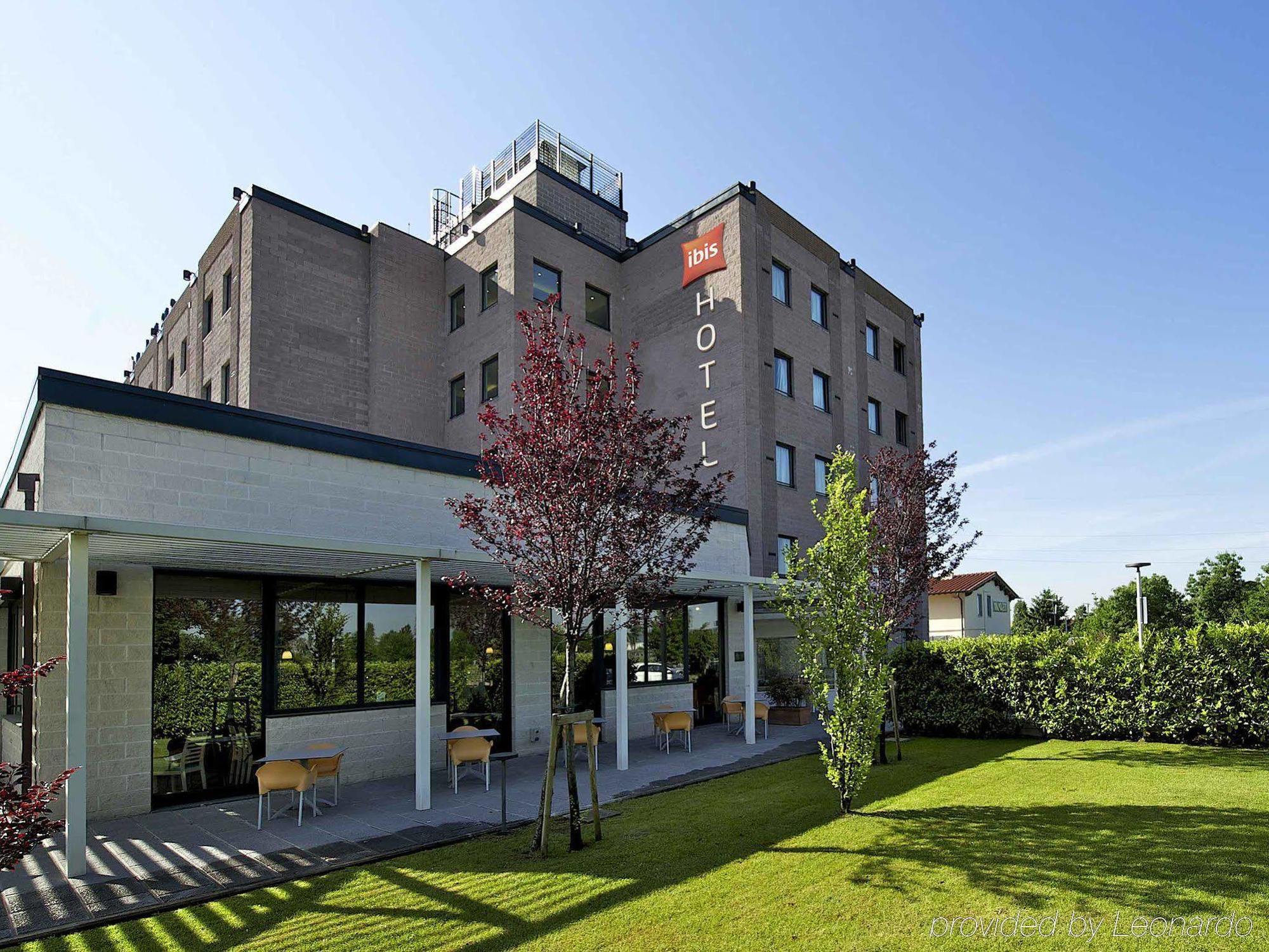 Hotel Ibis Firenze Prato Est Campi Bisenzio Bagian luar foto