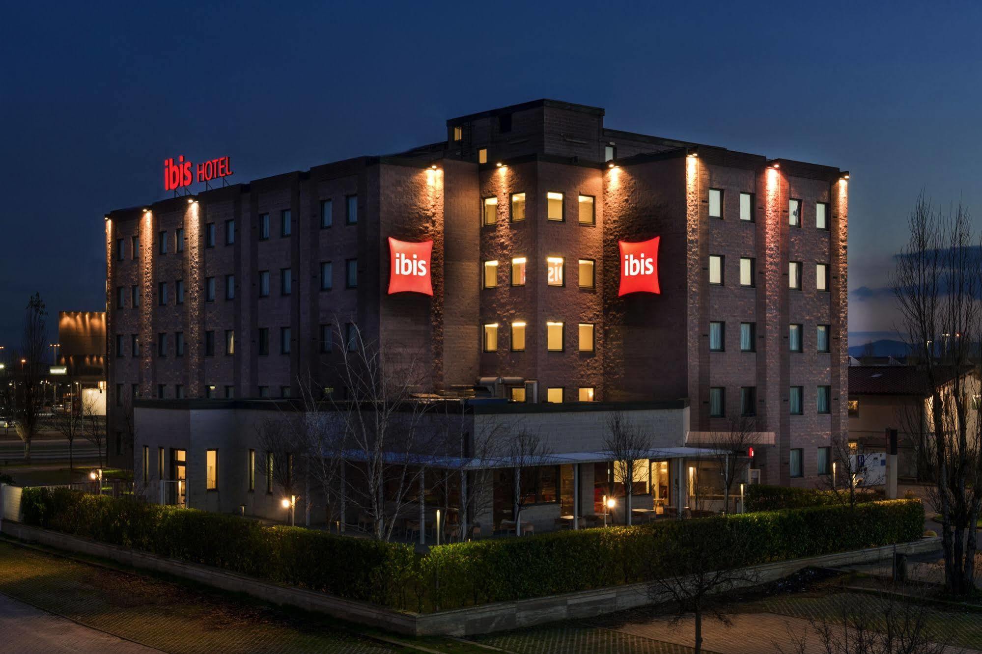Hotel Ibis Firenze Prato Est Campi Bisenzio Bagian luar foto