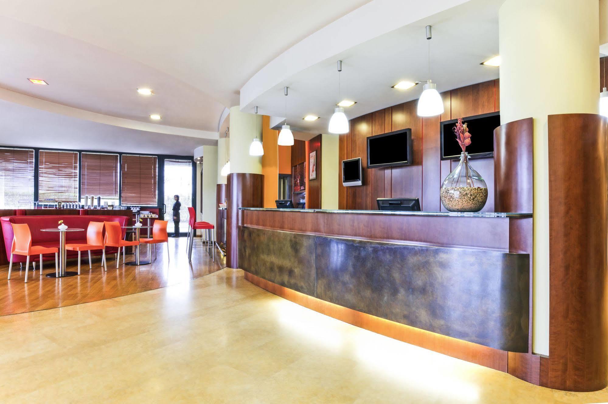 Hotel Ibis Firenze Prato Est Campi Bisenzio Bagian luar foto